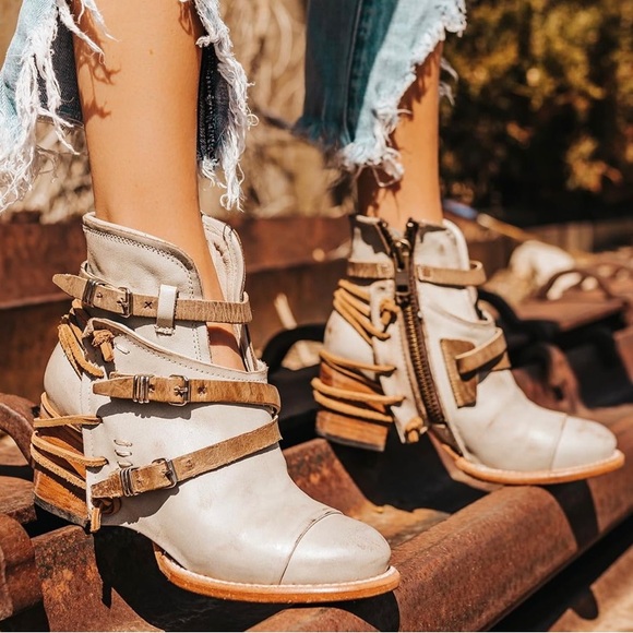Freebird Crue Strappy Distressed Leather Boots In Ice Size